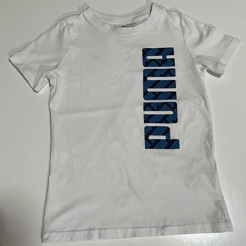 Puma Boys Athletic Set XS 5/6 Blue Shorts White Logo T-Shirt Activewear - Picture 3 of 11